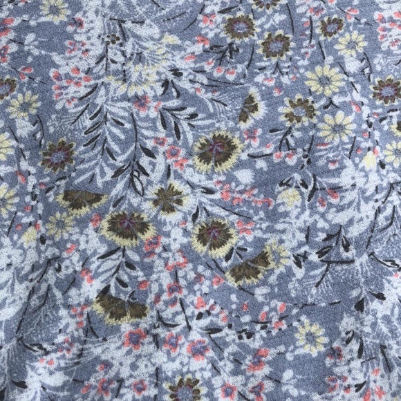 LC Lauren Conrad Floral Eyelash Lace Trimmed Top With Tie Bow - Picture 2 of 7